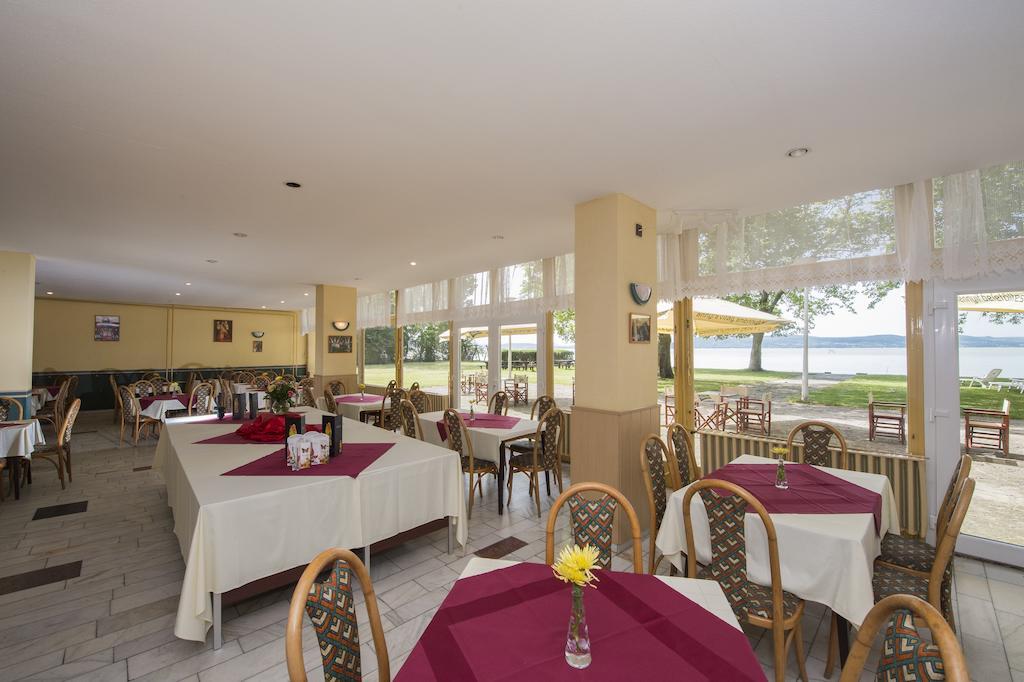 Familia Hotel Balatonboglár Extérieur photo