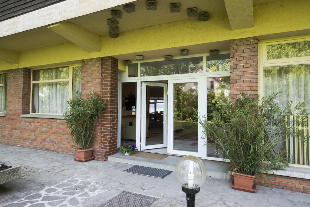 Familia Hotel Balatonboglár Extérieur photo
