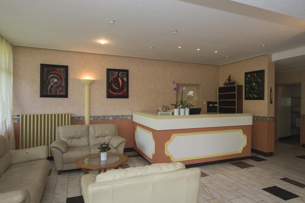 Familia Hotel Balatonboglár Extérieur photo