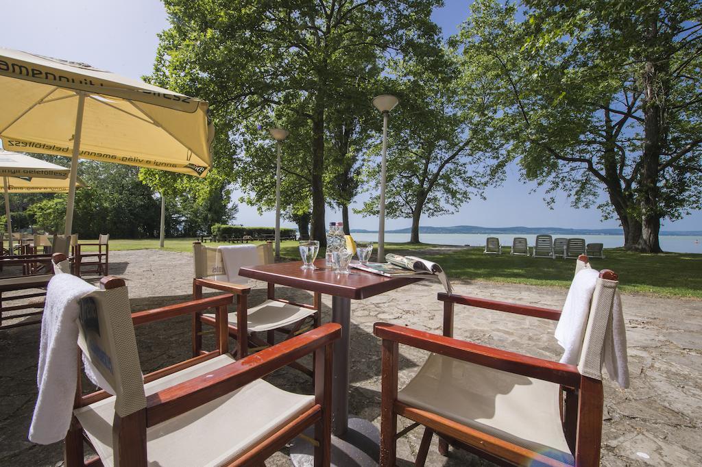 Familia Hotel Balatonboglár Extérieur photo