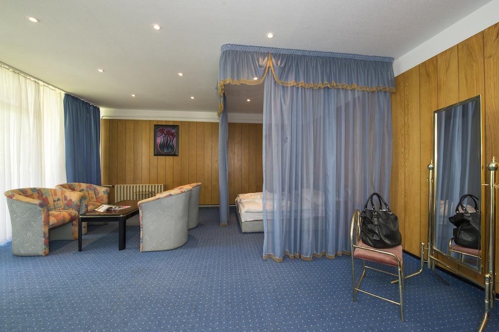 Familia Hotel Balatonboglár Extérieur photo