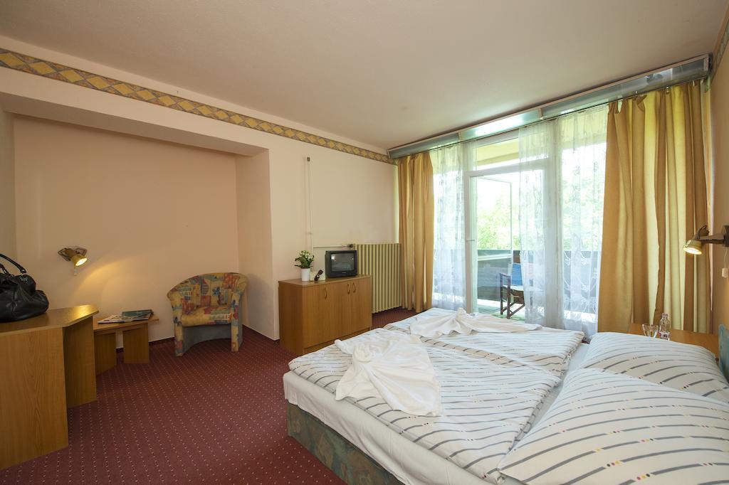 Familia Hotel Balatonboglár Chambre photo