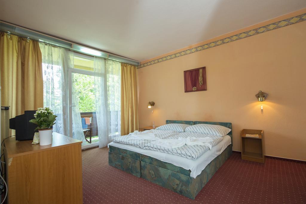 Familia Hotel Balatonboglár Chambre photo