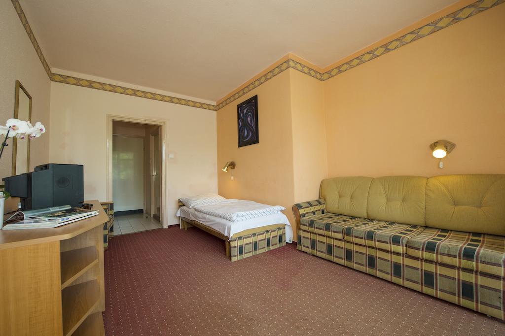 Familia Hotel Balatonboglár Extérieur photo