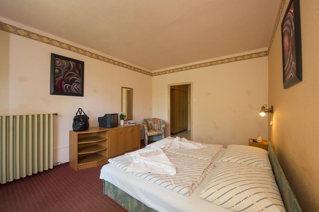 Familia Hotel Balatonboglár Chambre photo