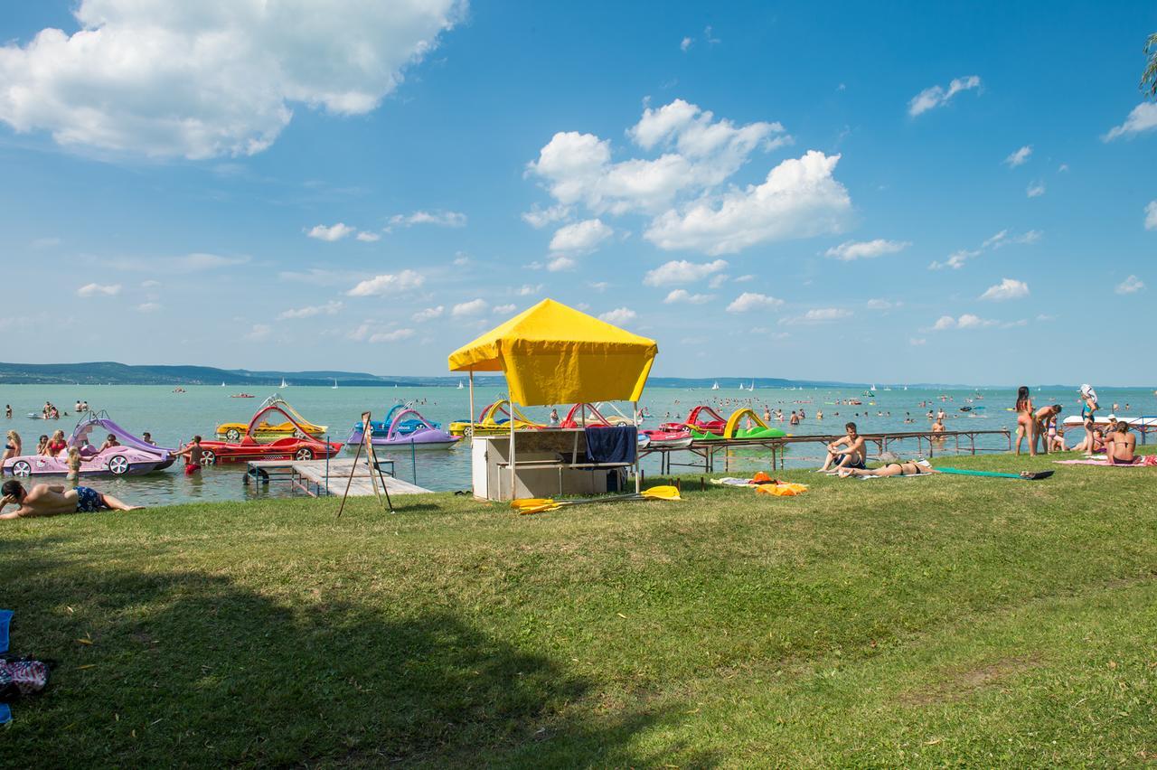 Familia Hotel Balatonboglár Extérieur photo